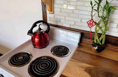 Waikiki Condo | Waikiki Magic; Full Kitchen Studio Condo with WiFi, AC, Mountain & Canal Views
