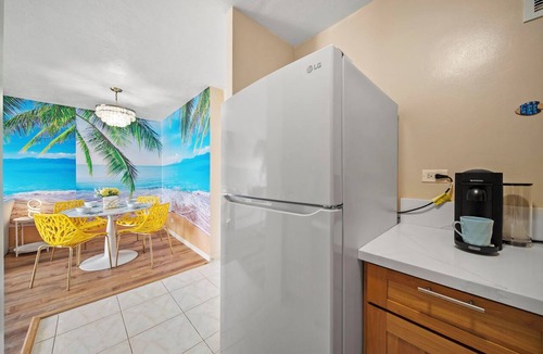 Waikiki Apartment | Waikiki Ocean Fantasy/Free Parking/Beach Supply