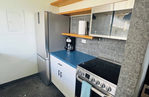 Waikiki Condo | Waikiki Studio high rise views free onsite parking