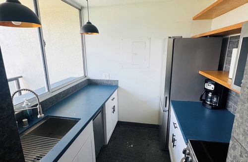 Waikiki Condo | Waikiki Studio high rise views free onsite parking