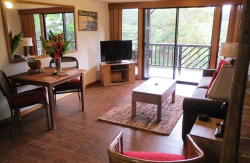 Wailua Homesteads Apartment | Wailua Hideaway - One Bedroom Stream-Side Apartment