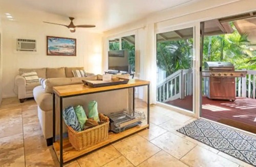 Pupukea Cottage | Waimea Bay Cottage - Steps to beach, AC