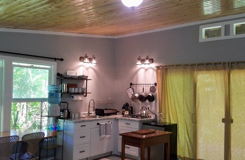 Kukuihaele Cottage | Waipio Gardens Cottage with Waterfall and Beach Access