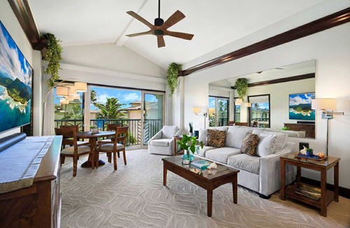 Wailua Condo | Waipouli Beach Resort D402 - Modern Top Floor Ocean View Suite in Kapaa with AC!