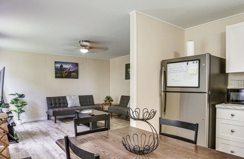 Hilo Condo | Walk to Dining & Local Markets! Hilo Getaway