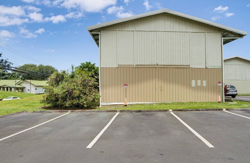Hilo Apartment | Walk to Dining & Local Markets! Hilo Getaway