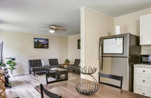 Hilo House | Walk to Dining & Local Markets! Hilo Getaway