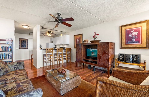 Historic Kailua Village Condo | 🏖️Walk to Kona Town | Ocean View | Concierge Included!