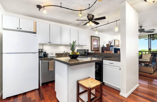 Historic Kailua Village Condo | 🏖️Walk to Kona Town | Ocean View | Concierge Included!