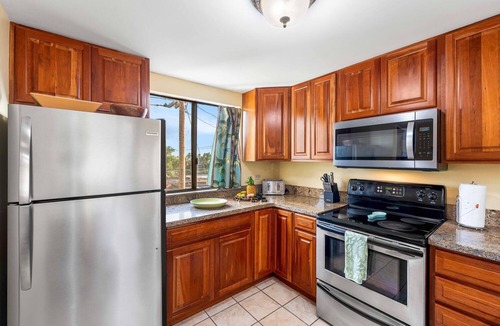 Kahaluu Bay Condo | White Sands Village#213: DIRECT OCEANFRONT, BEST LOCATION IN COMPLEX!