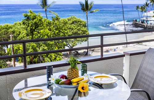 Kahaluu Bay Condo | White Sands Village#213: DIRECT OCEANFRONT, BEST LOCATION IN COMPLEX!