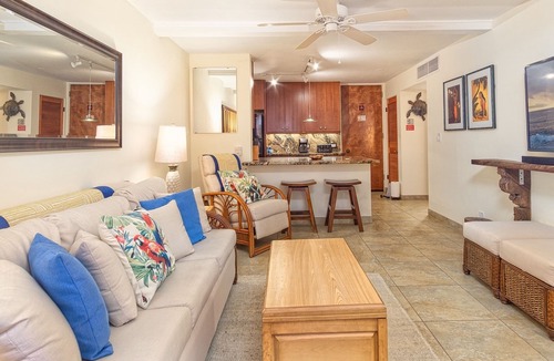 Historic Kailua Village Condo | 🌊 Wonderful Oceanfront Condo Newly Renovated! 🌅 - Hale Kona Kai 206