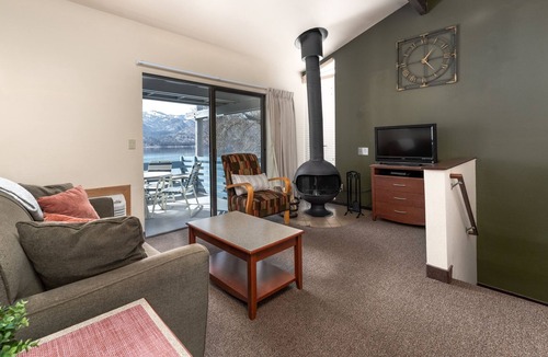 Wapato Point Condo | Yacinde G7 Wapato Point Townhome End-Unit with Patio and Balcony
