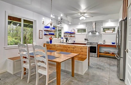 Royal Hawaiian Estates Bed & Breakfast | Your Cozy Aloha Room