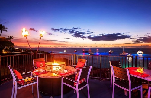 Keauhou Hotel | Your Kona Coast Adventure Starts Here! Outdoor Swimming Pool, Pet-Friendly Hotel