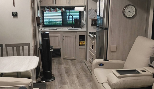 1-bedroom travel trailer in Kansas, Ok. only 30 minutes from the Illinois River. in Kansas