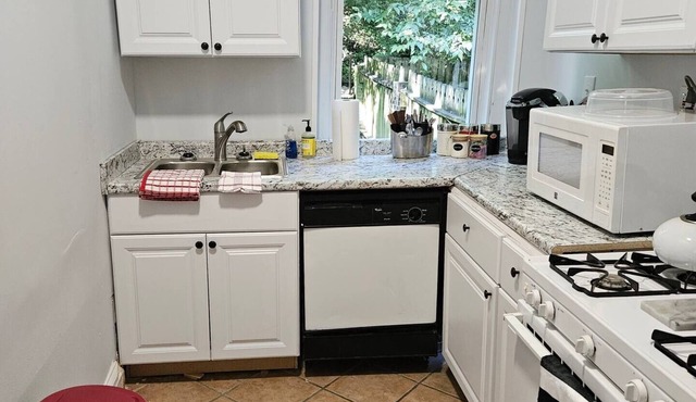 1 BR Apartment Sleeps 4 Near UC and Downtownnn in Cincinnati