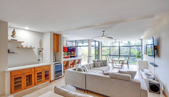 1 Mi to Beach, Remote Work Hub: Modern Kailua Gem! in Kailua