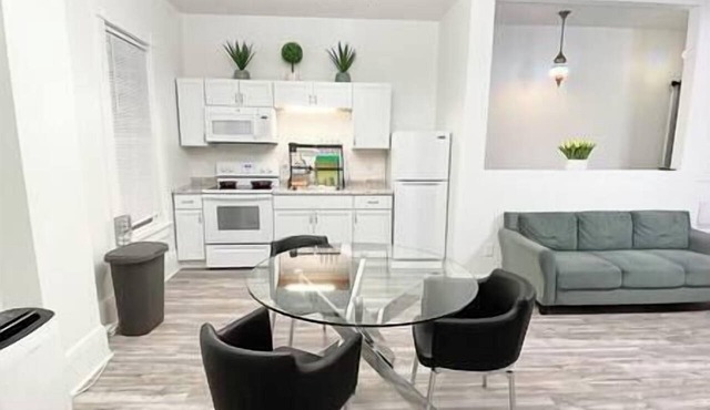 1157#5-Urban Oasis: Steps from Millwork district in Dubuque