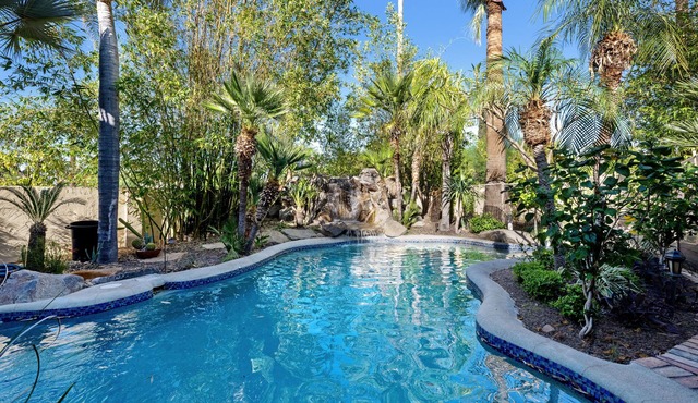 1920's mansion with private pool, theater room & central location in Phoenix