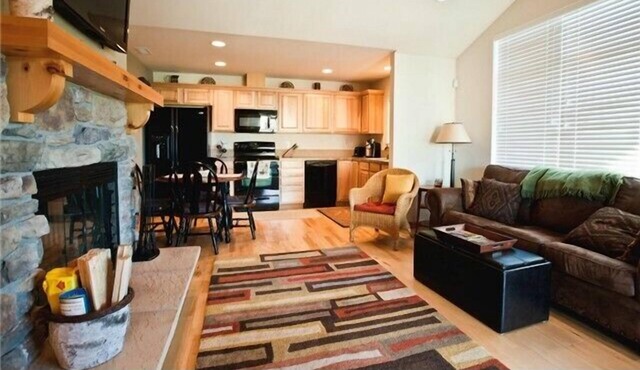 2 Bedroom, Fully Furnished Town Home Sleeps 5 close to Suncadia in Ronald