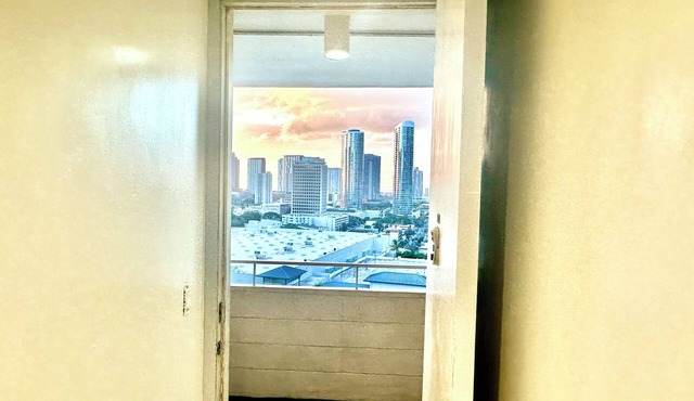 2-bedroom1.5bath apartmentNearWaikikiBeach /Close to Hospital&Schools in Honolulu