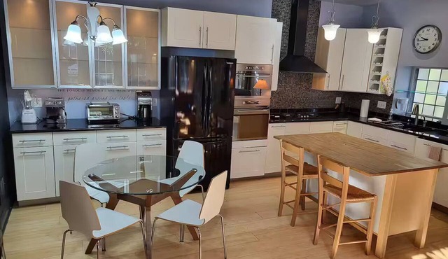 2 br, 2 bt, UChicago Coachman's Guesthouse in Chicago
