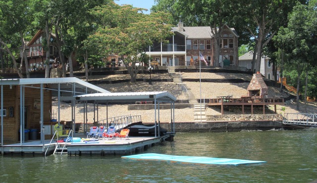 2 Master Suites, Incredible Views Sleeps 10-12, Great Dock in Sunrise Beach