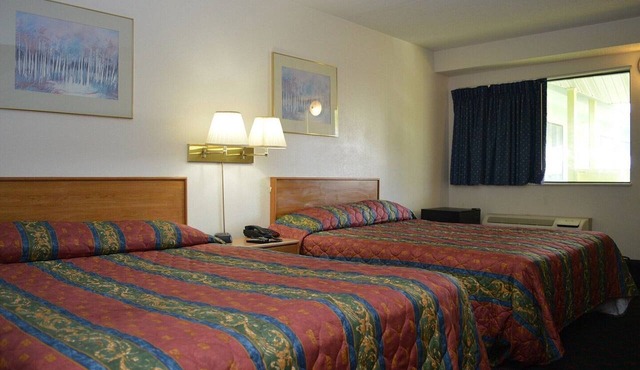 2 Queen Beds Non-Smoking in Dayton