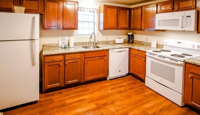 2BR Condo in Cape Cod w/Patio & Laundry in Mashpee