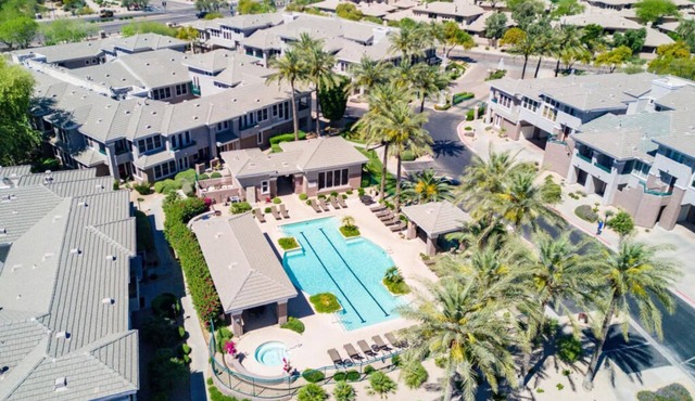 2BR Modern Scottsdale Condo W/ Heated Pool, Hot Tub, Kg Bed, Gym, & Fast WiFi in Scottsdale