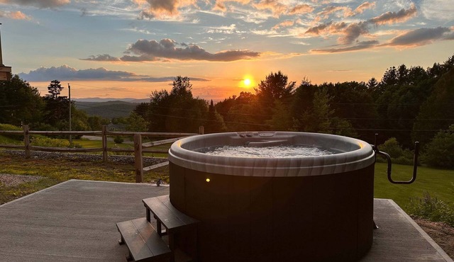 2T Bethlehem Retreat with Stunning Sunset Views, firepit, foosball in Bethlehem