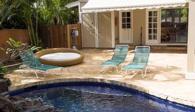 3-bedroom house in Waikiki with pool/jacuzzi, walking distance from the beach