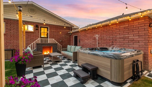 3 King and 1 Queen Hot Tub, Backyard Oasis, Arcade, Sleeps 10, Central Pocatello in Pocatello