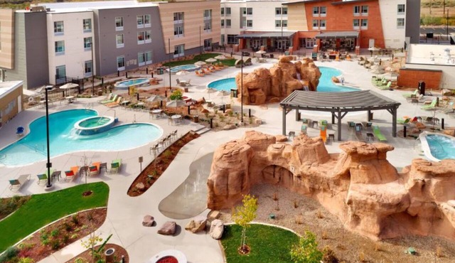 3 Spacious Suites with Red Rock Views, Pool & Moab’s Best Attractions Nearby in Moab