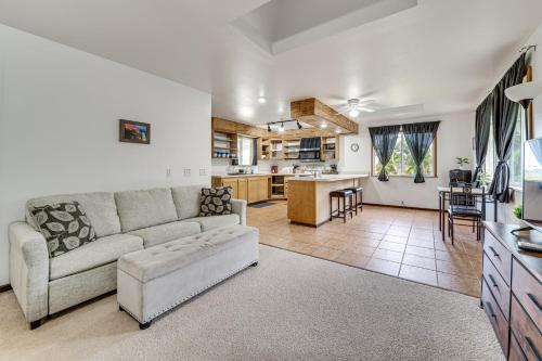 4 Mi to Beach: Keaau Retreat w/Relaxing Porch!