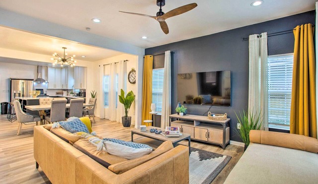 4 Mi to Dtwn Dallas: Home w/Fire Pit + Gazebo in Dallas