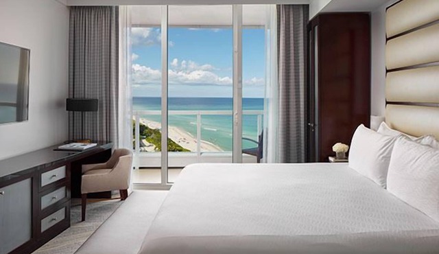4 x Sorrento Oceanview One Bedroom Accommodation at Fontainebleau Miami Beach in Miami Beach