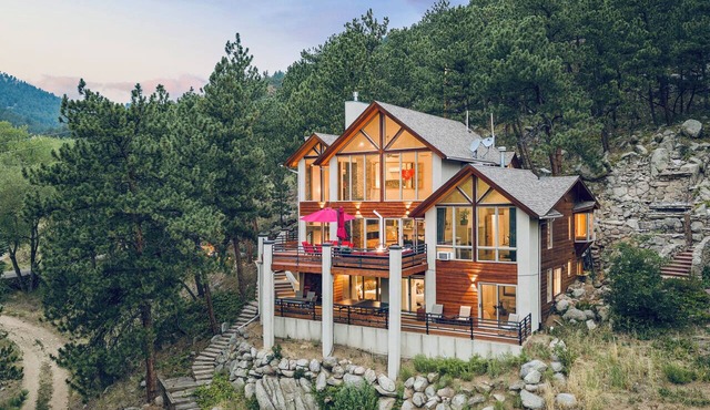 6BR Mountain Retreat Pool Walk to Pearl St in Boulder