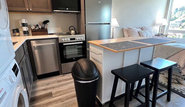 8th Floor Studio Rental with High Ceilings! in Spokane