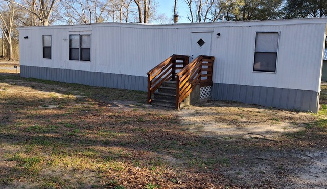 Adorable 2-bedroom, sleep sofa in living room mobile home with AC in Oglethorpe in Oglethorpe