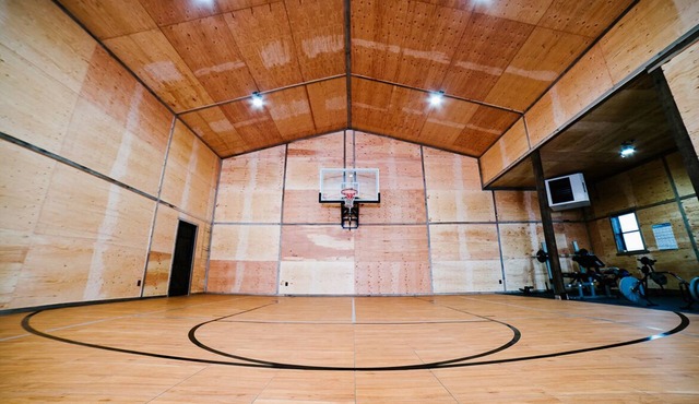 Barndominium with New indoor Gym located 8 miles from North shore of Bear Lake. in Dingle