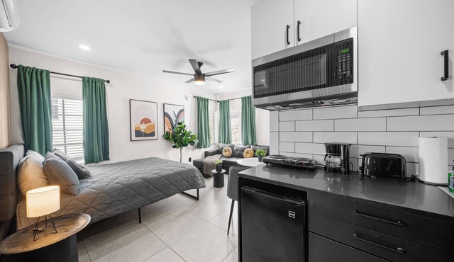 Baybreeze Apartments by Lowkl in Miami Beach