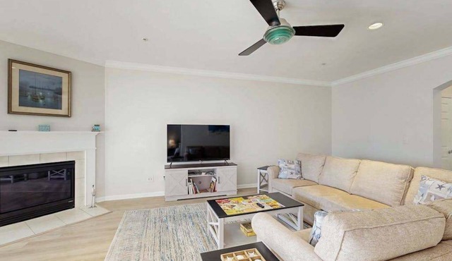 Bayside Resort condo with pools, athletic courts, on-site golf, & shuttle access in Selbyville