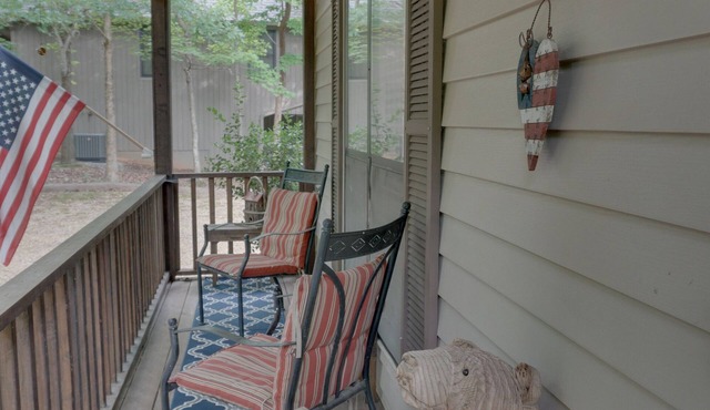 Beautiful bungalow w/golf, pool, hiking, dining in Jasper