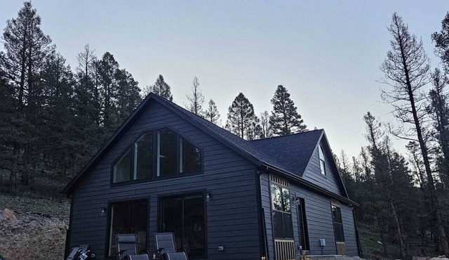 Beautiful new 3-bedroom cabin in Fairplay perfect for a relaxing getaway in Fairplay