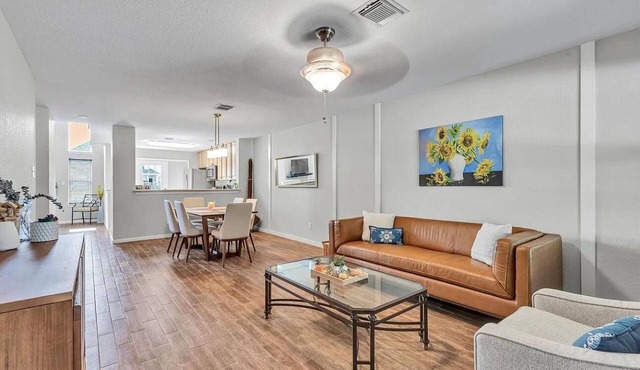 Beautifully maintained townhome in Gleannloch in Spring