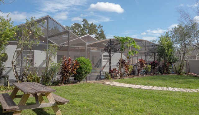Bellas Vacation Home: Cozy, Modern Stay Just 12 Minutes from Disney! in Kissimmee