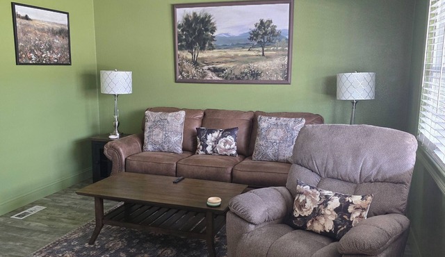 Blue Moon #101. 2-bedroom 1 Bath Condo in Beautiful Downtown Clayton, in Clayton