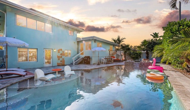 Boho Chic Villa I Pool & Spa I Game room Retreat and Private Cinema I EV charger in Oakland Park